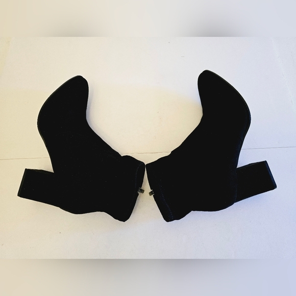 Marc Fisher Women's Faux Suede Black Ankle Booties Block Heels Size 11 - Picture 13 of 17